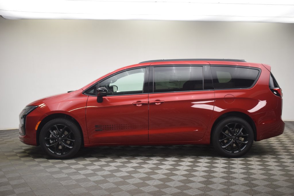 New 2027 Chrysler Pacifica Select AWD/4WD image 13
