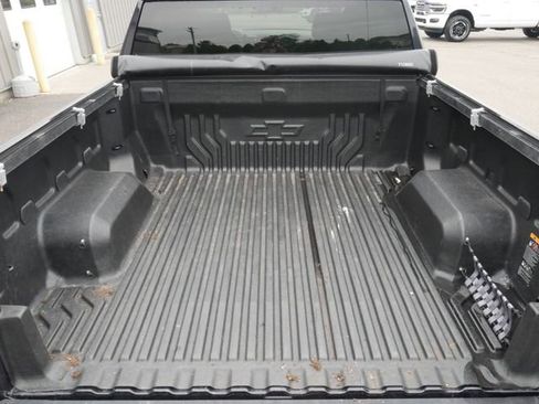 Used 2022 Chevrolet Silverado 1500 LT AWD/4WD image 10