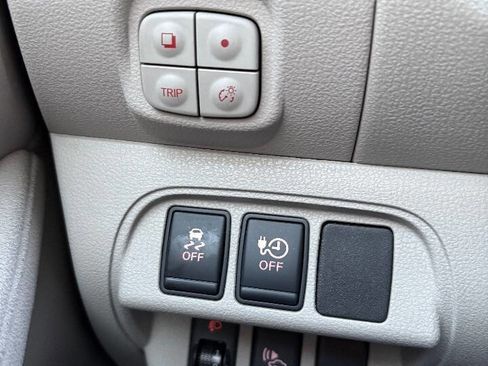 Used 2011 Nissan Leaf SL image 18