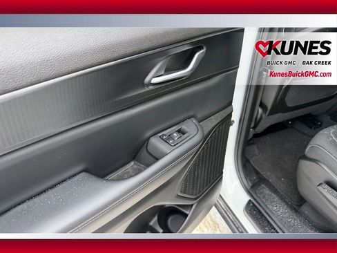 Used 2023 Jeep Grand Cherokee L Laredo image 5