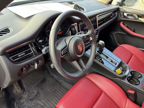 Certified 2025 Porsche Macan AWD/4WD image 26