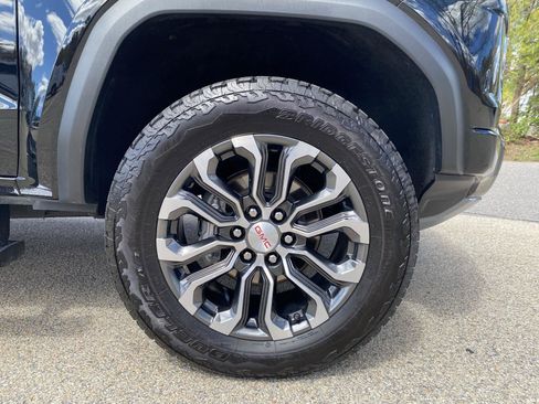Used 2025 GMC Canyon Denali AWD/4WD image 9