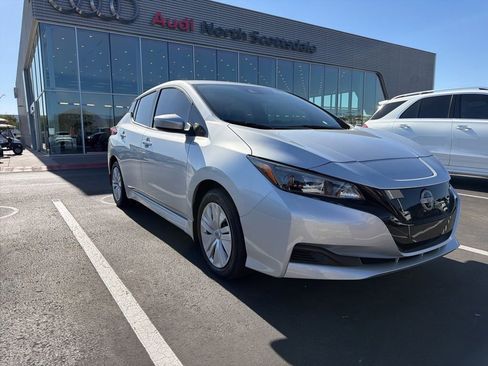 Used 2025 Nissan Leaf S FWD image 3