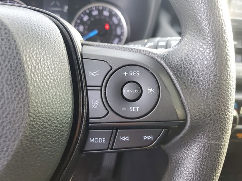 Used 2022 Toyota RAV4 XLE image 28