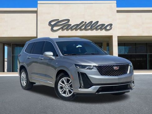 New 2025 Cadillac XT6 Luxury image 2