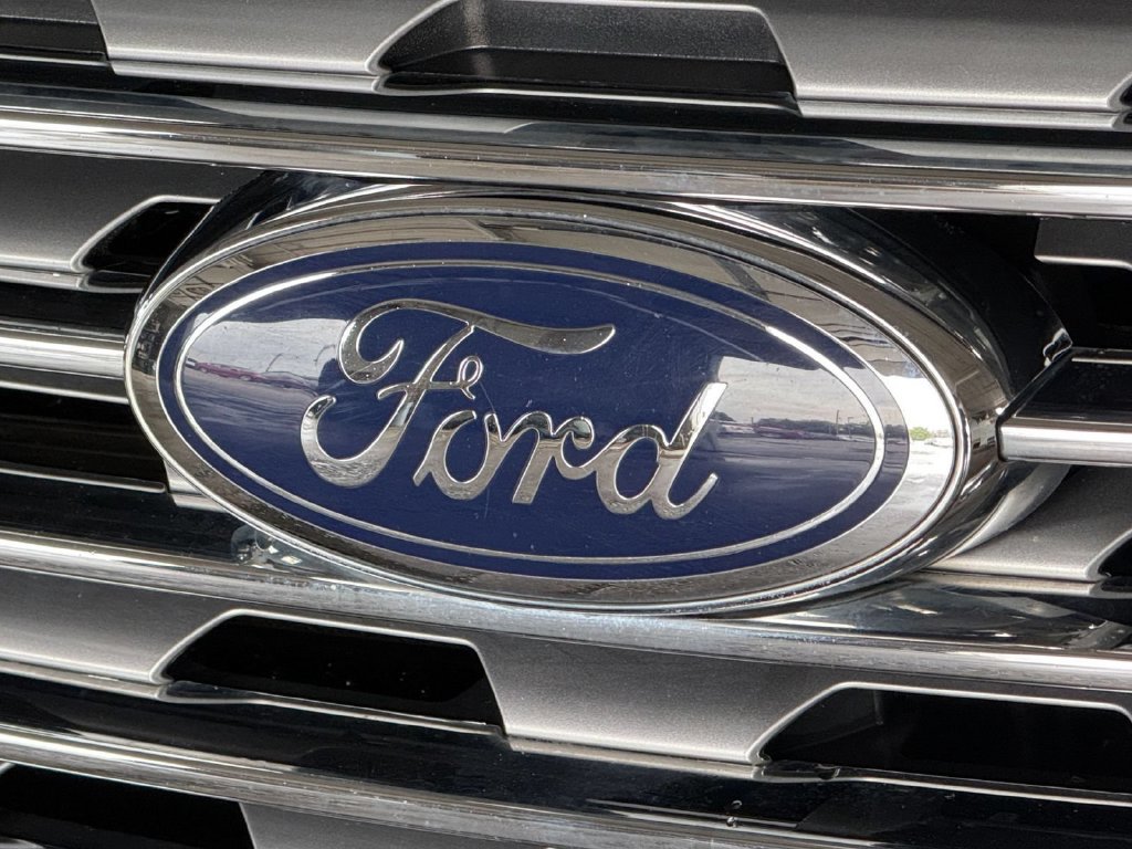 Used 2023 Ford Edge Titanium AWD/4WD image 9