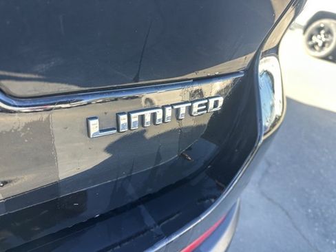 Used 2023 Jeep Grand Cherokee L Limited w/ Luxury Tech Group II image 11