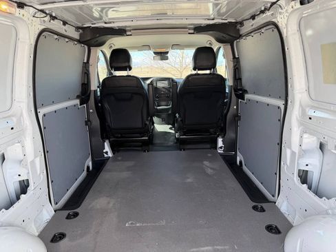 Used 2021 Mercedes-Benz Metris image 13