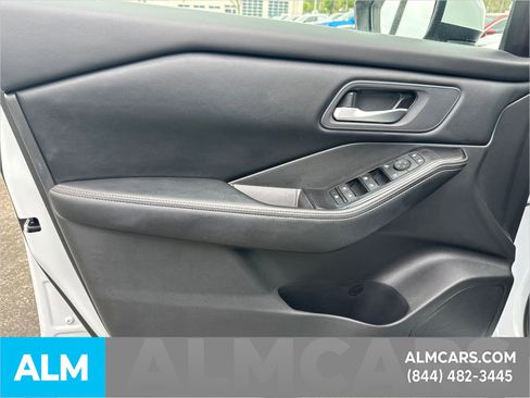 Used 2025 Nissan Rogue SV FWD image 12