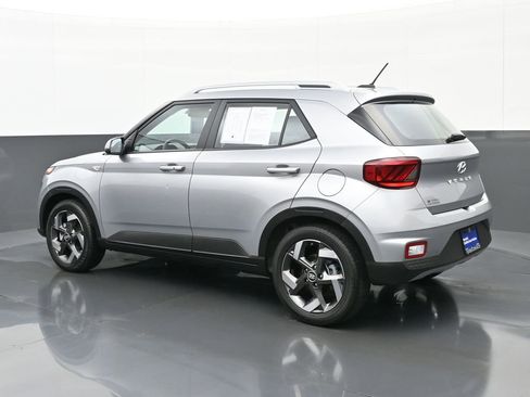 Certified 2025 Hyundai Venue SEL FWD image 6