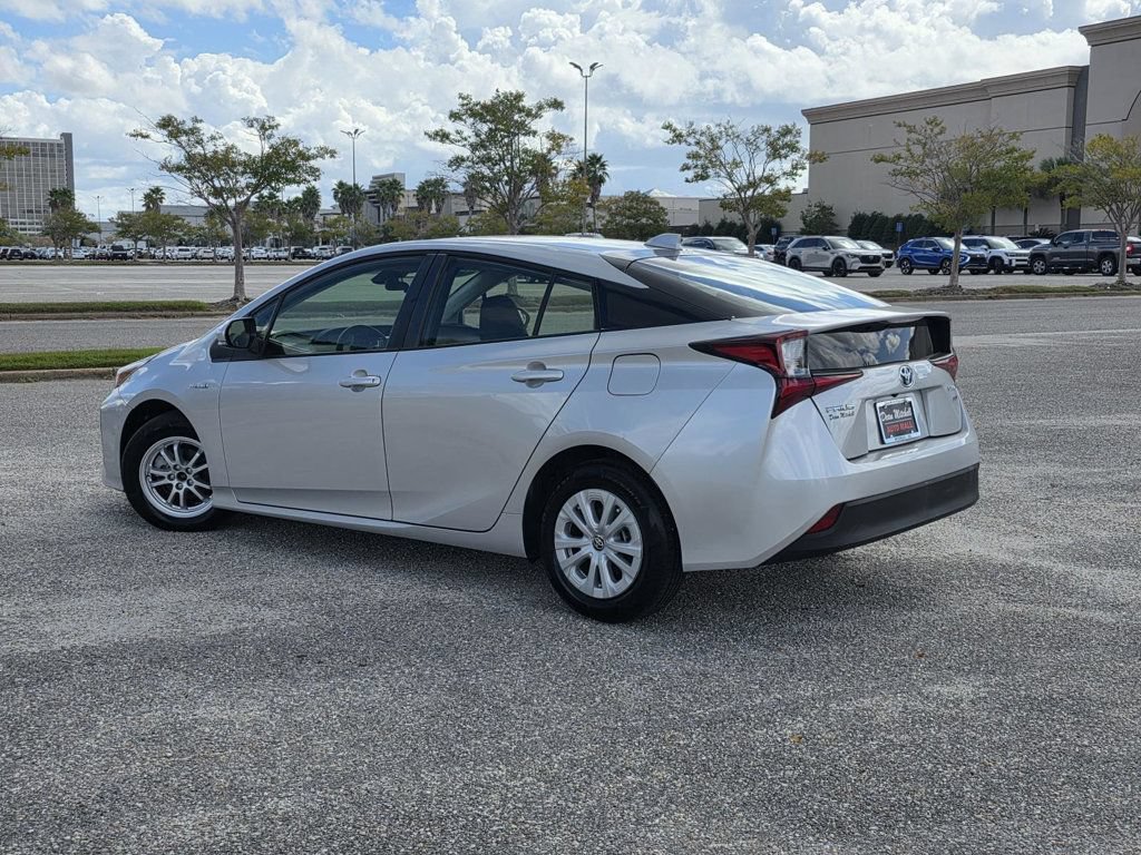 Used 2022 Toyota Prius L Eco FWD image 4