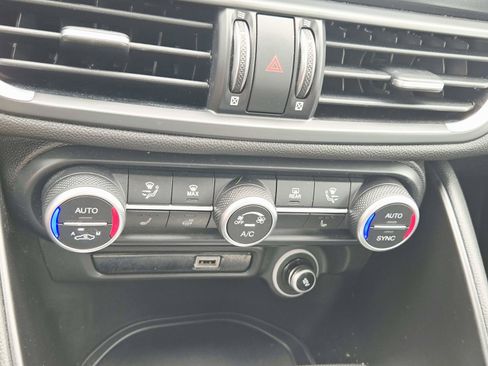 Used 2024 Alfa Romeo Giulia Veloce AWD/4WD image 30