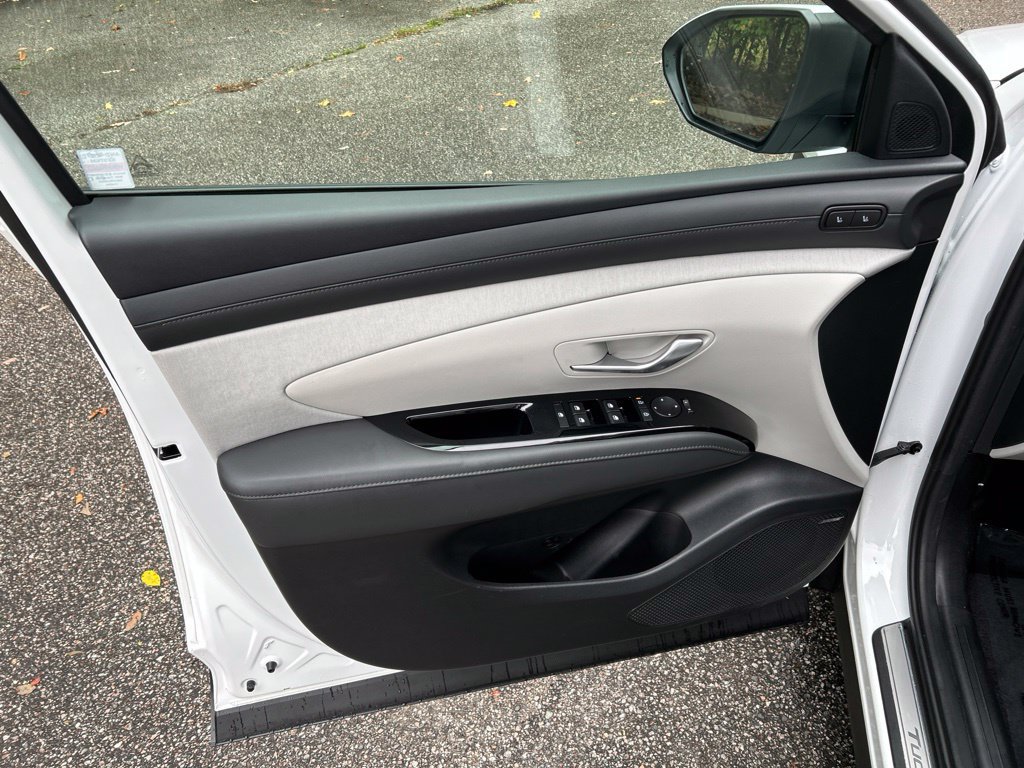 Used 2025 Hyundai Tucson Limited FWD image 15