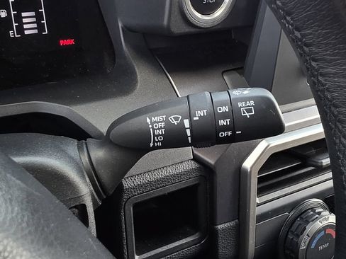 Used 2025 Toyota 4Runner SR5 AWD/4WD image 31