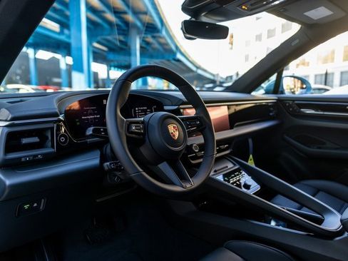 New 2025 Porsche Macan Electric image 4