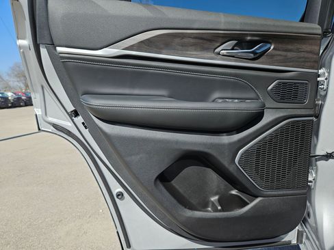 New 2026 Jeep Grand Cherokee Limited image 14