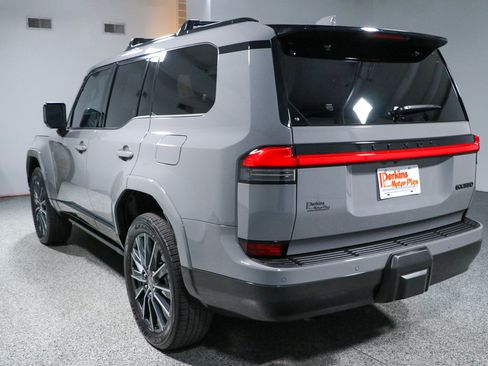 Used 2025 Lexus GX 550 w/ Accessory Package (Z1) AWD/4WD image 9