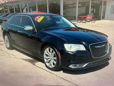 Used 2019 Chrysler 300 Limited RWD image 7