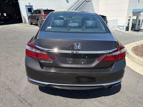 Used 2017 Honda Accord LX image 10
