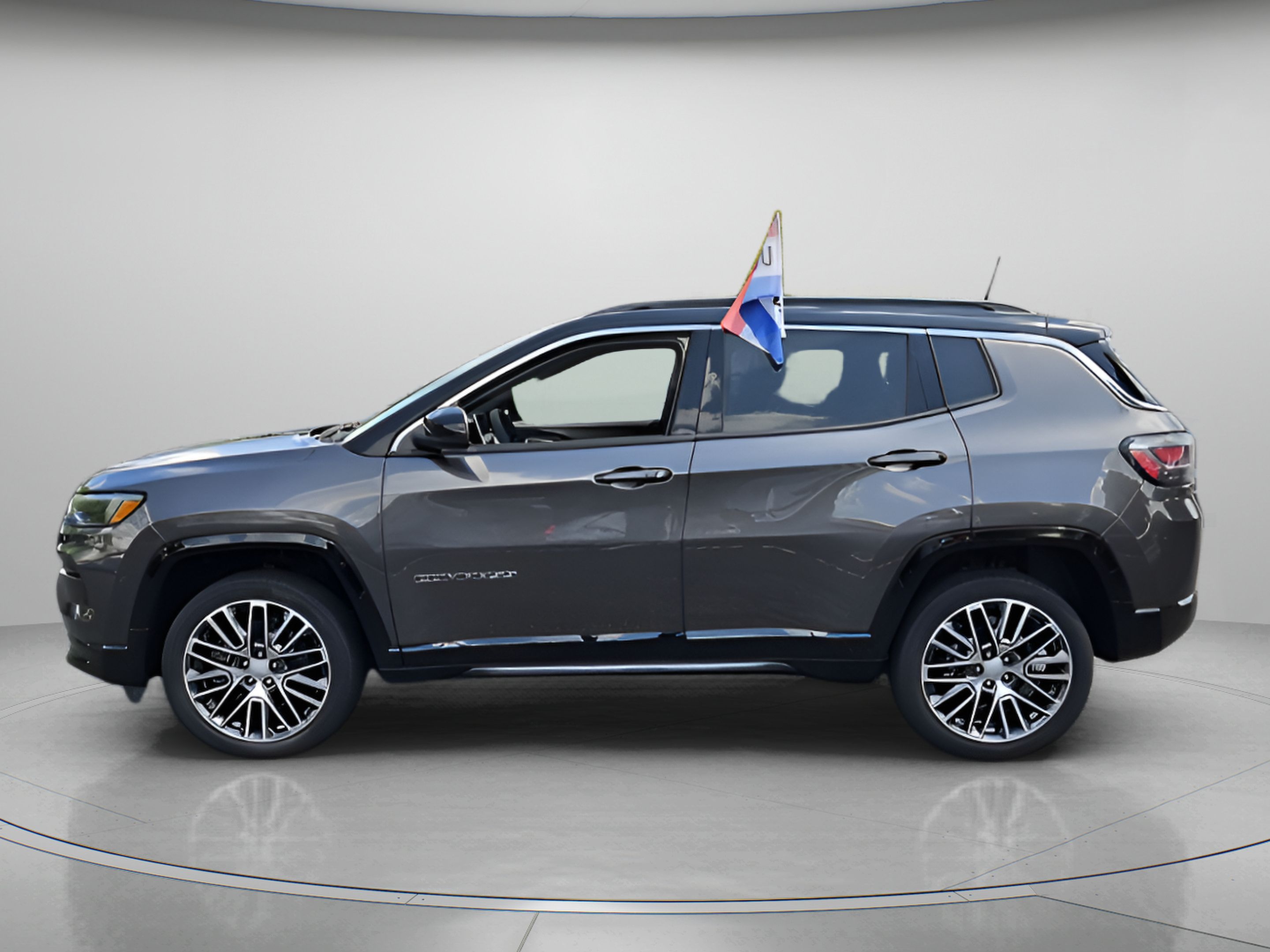 Used 2023 Jeep Compass Limited w/ Elite Group AWD/4WD image 2