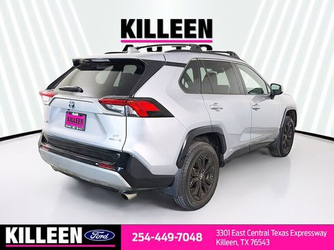 Used 2023 Toyota RAV4 SE image 8