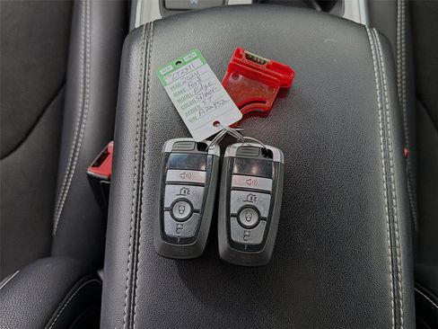 Used 2024 Ford Edge ST image 32