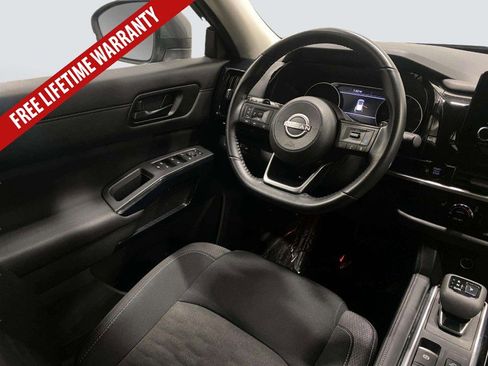 Used 2025 Nissan Pathfinder SV FWD image 21