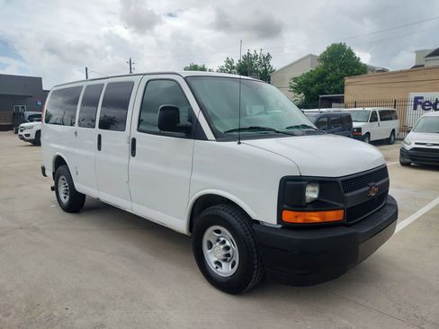 Used 2017 Chevrolet Express 2500 LS image 10