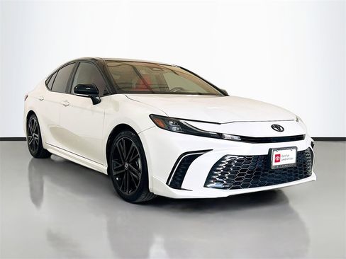 Used 2025 Toyota Camry XSE image 3