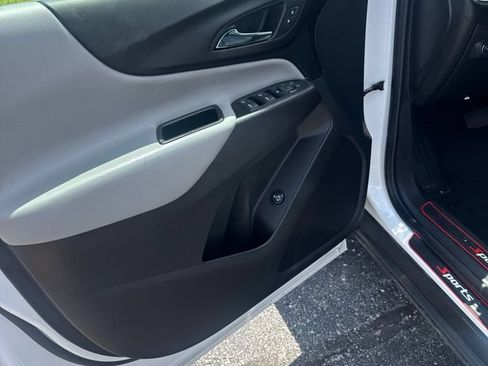 Used 2024 Chevrolet Equinox LT FWD image 17