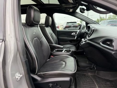 Used 2020 Chrysler Pacifica Limited FWD image 14