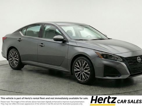 Used 2025 Nissan Altima 2.5 SV FWD image 1