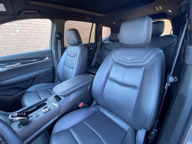 Used 2025 Cadillac XT6 Premium Luxury AWD/4WD image 17