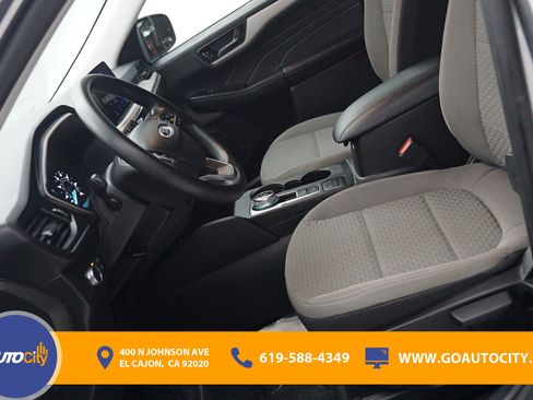 Used 2022 Ford Escape SE image 7
