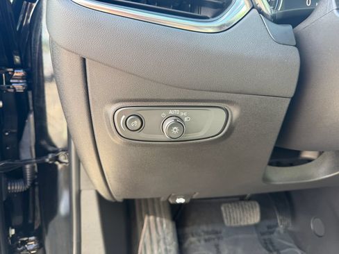 Used 2024 Chevrolet Equinox LT FWD image 18