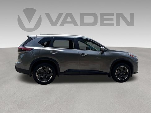 Used 2024 Nissan Rogue SV w/ SV Premium Package FWD image 28