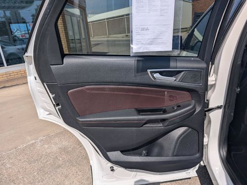 Used 2020 Ford Edge Titanium w/ Equipment Group 301A AWD/4WD image 25