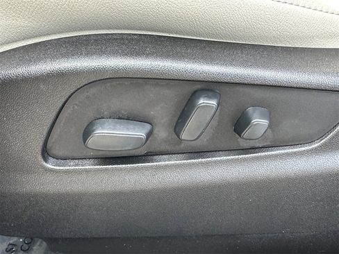 Used 2019 Cadillac XT4 Luxury w/ Cold Weather Package image 10