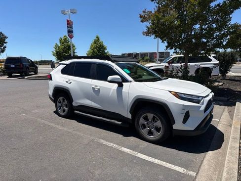 Used 2022 Toyota RAV4 XLE w/ Convenience Package AWD/4WD image 2