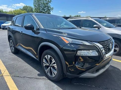 Used 2023 Nissan Rogue SV FWD image 2