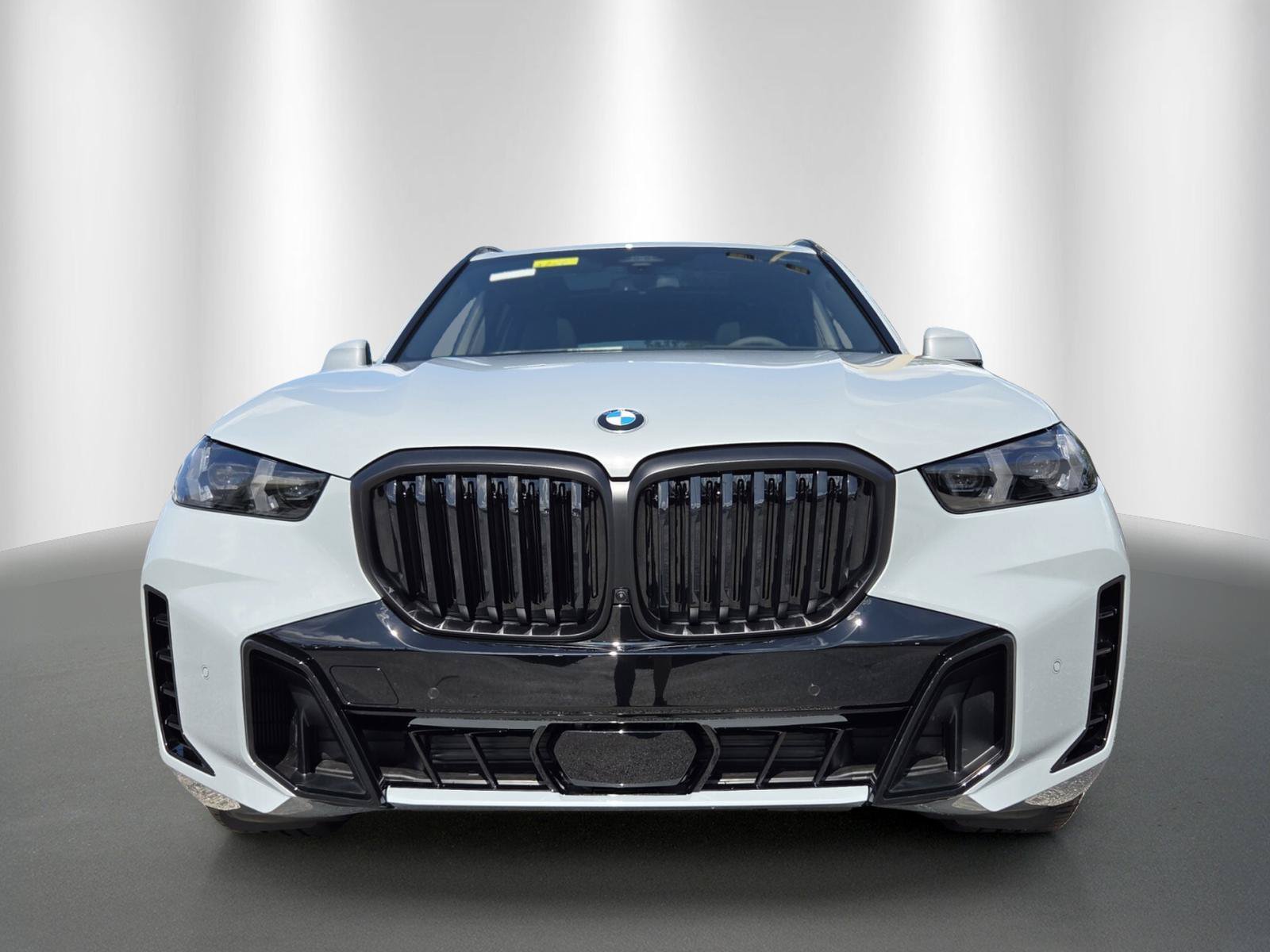 New 2026 BMW X5 xDrive40i w/ M Sport Package AWD/4WD image 2