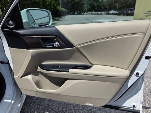 Used 2017 Honda Accord Touring image 36