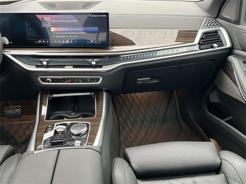 Used 2025 BMW X5 xDrive50e w/ Premium Package image 13