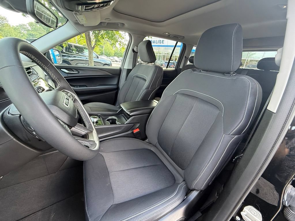 Used 2023 Jeep Grand Cherokee Laredo X AWD/4WD image 22
