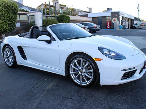 Used 2018 Porsche 718 Boxster RWD image 8