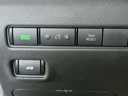 Used 2025 Nissan Sentra SV FWD image 17