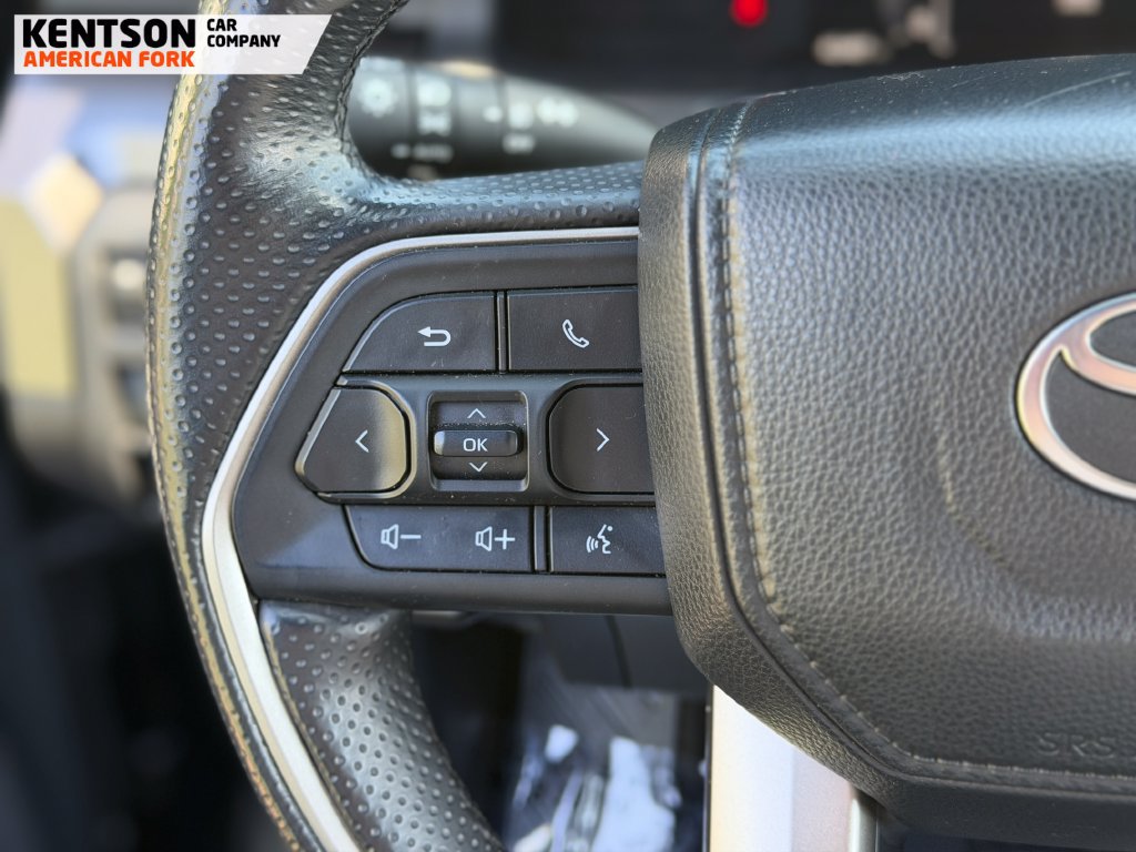 Used 2025 Toyota 4Runner SR5 AWD/4WD image 16