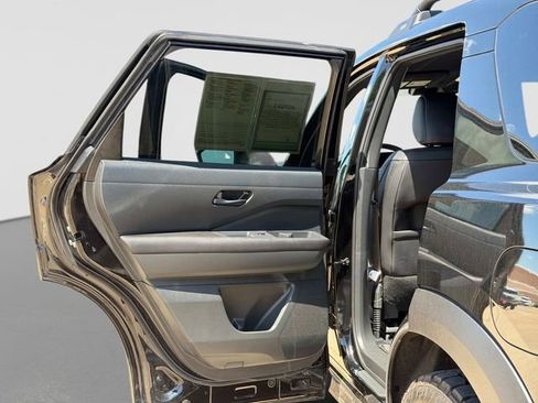 Used 2025 Nissan Pathfinder Rock Creek AWD/4WD image 12