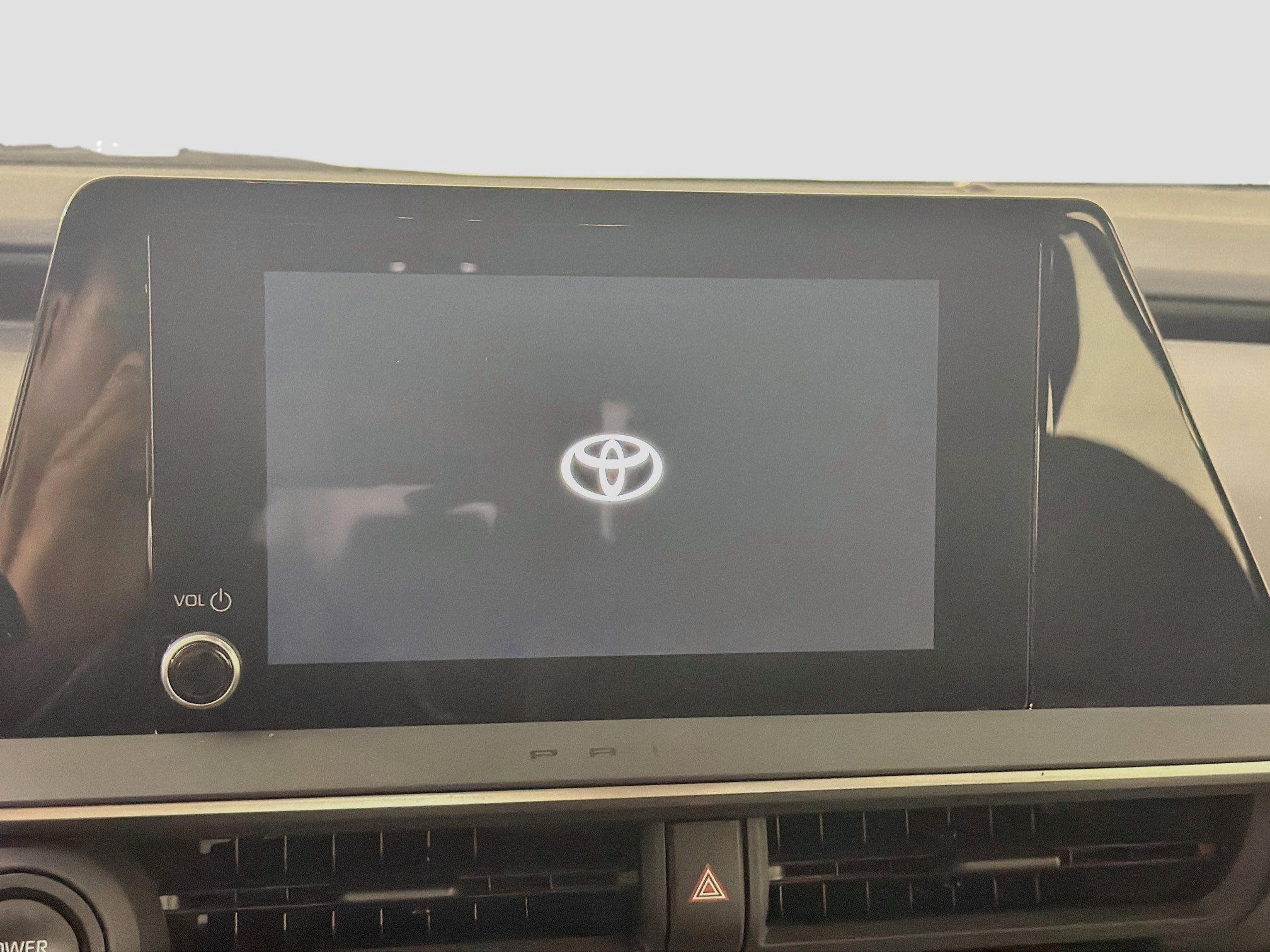 Used 2024 Toyota Prius LE FWD image 19