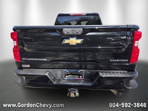 Used 2024 Chevrolet Silverado 2500 Custom w/ Custom Value Package image 4